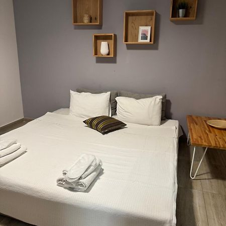 Isalos Suites Néa Péramos 외부 사진