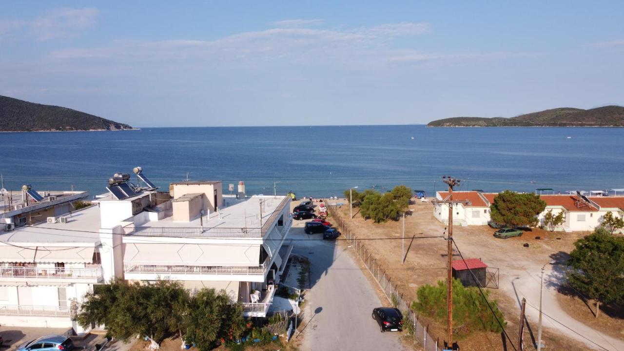 Isalos Suites Néa Péramos 외부 사진