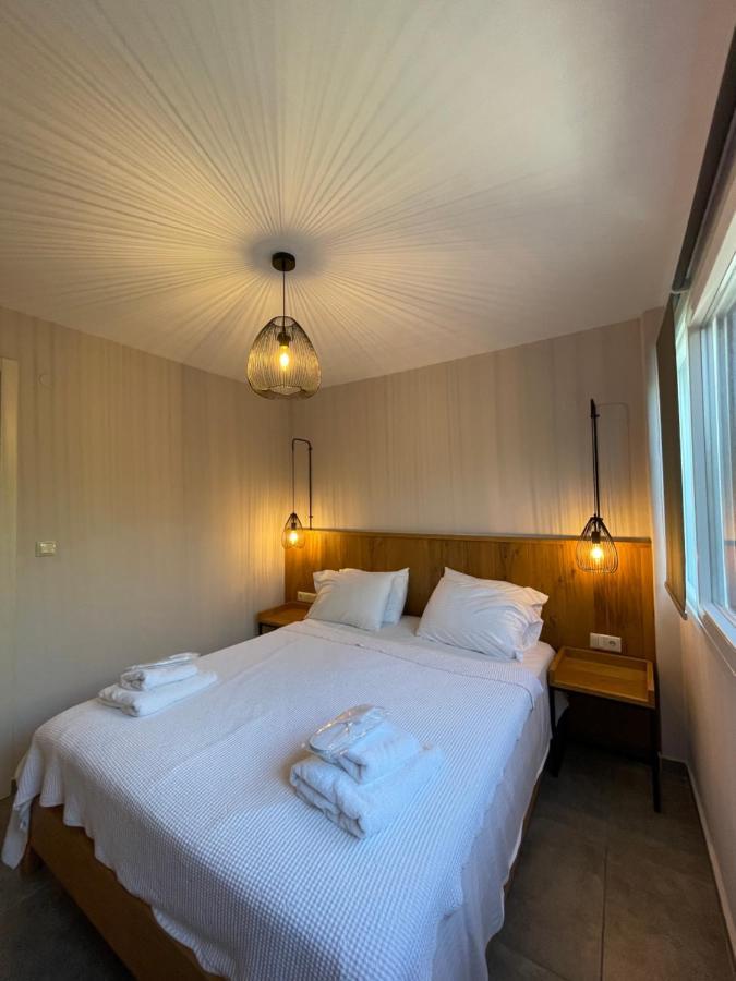 Isalos Suites Néa Péramos 외부 사진