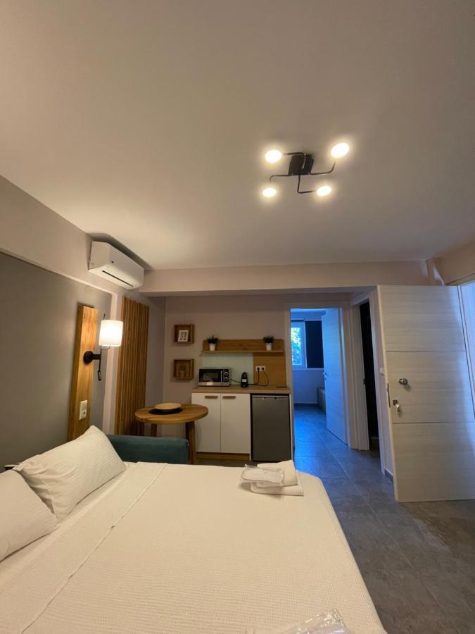 Isalos Suites Néa Péramos 외부 사진