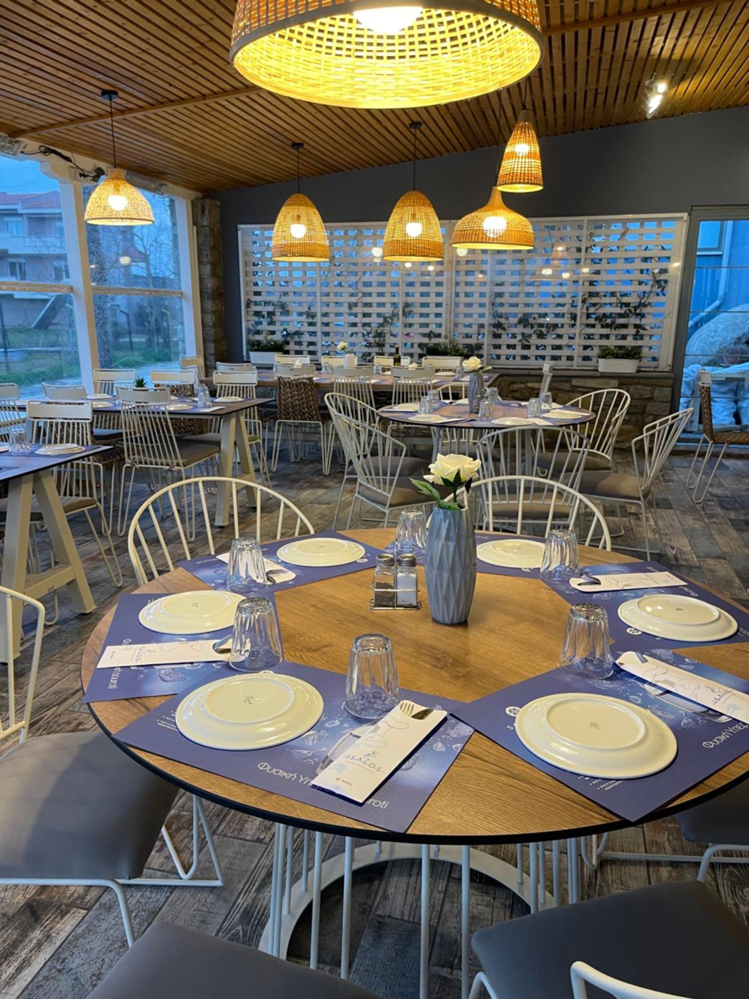 Isalos Suites Néa Péramos 외부 사진