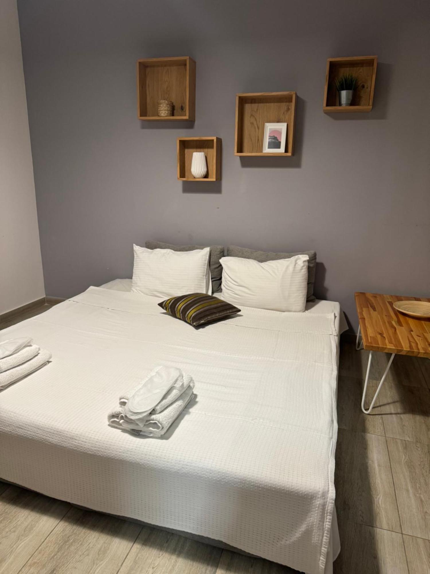 Isalos Suites Néa Péramos 외부 사진