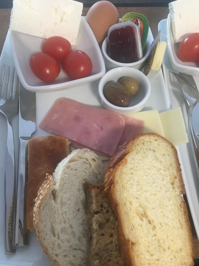Isalos Suites Néa Péramos 외부 사진
