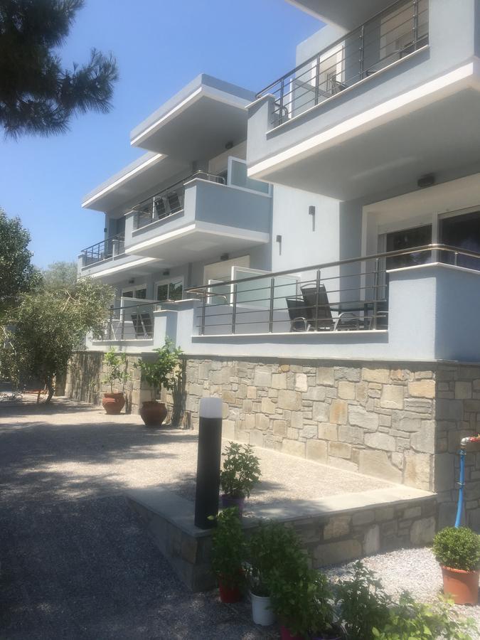Isalos Suites Néa Péramos 외부 사진