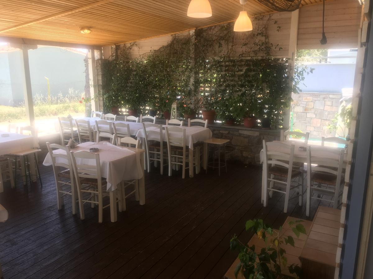 Isalos Suites Néa Péramos 외부 사진