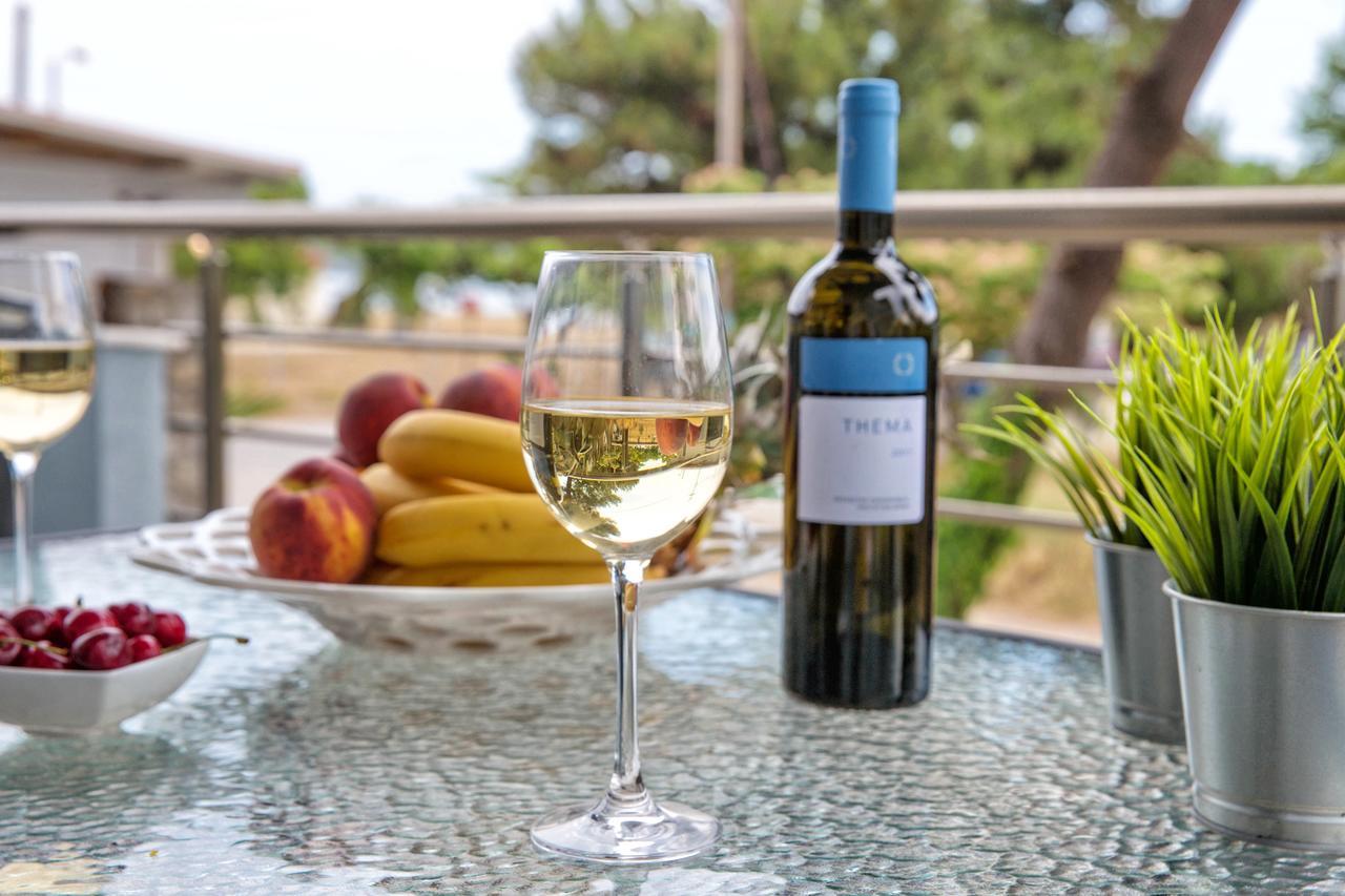 Isalos Suites Néa Péramos 외부 사진