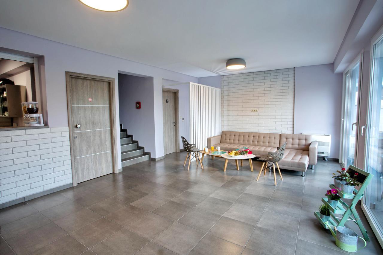 Isalos Suites Néa Péramos 외부 사진
