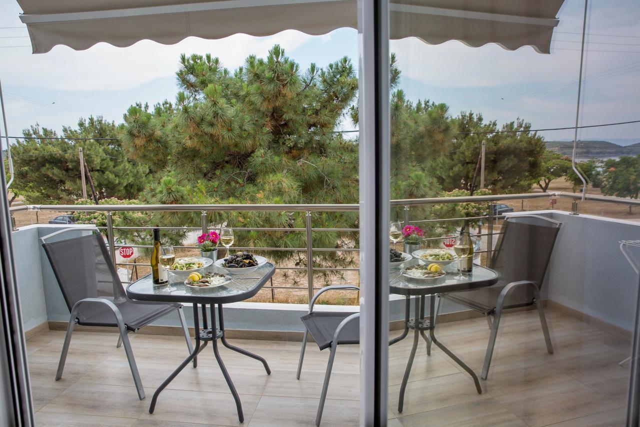 Isalos Suites Néa Péramos 외부 사진