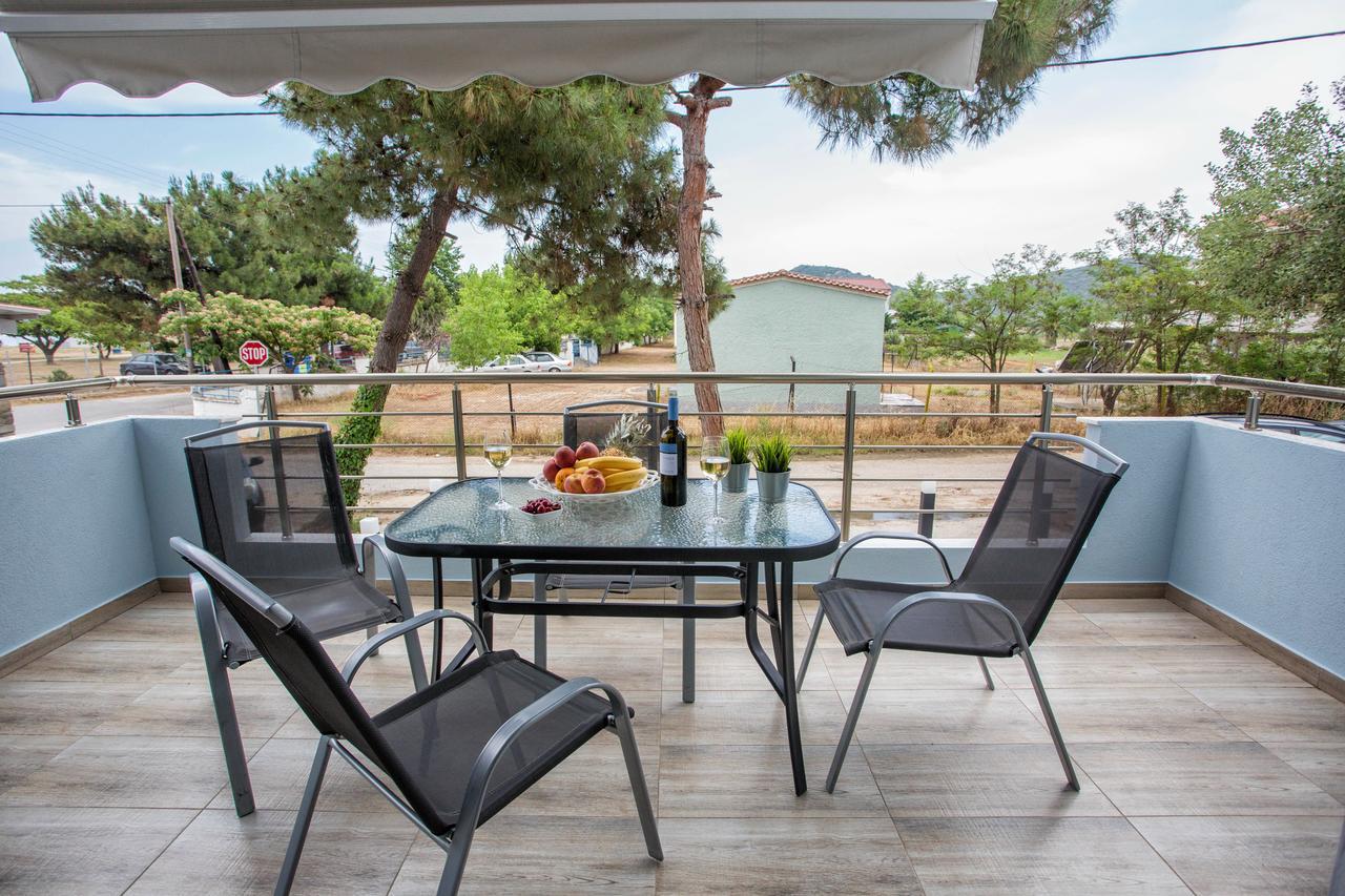 Isalos Suites Néa Péramos 외부 사진
