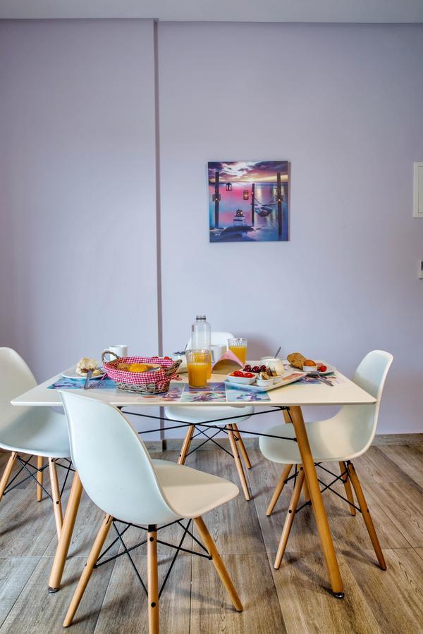 Isalos Suites Néa Péramos 외부 사진