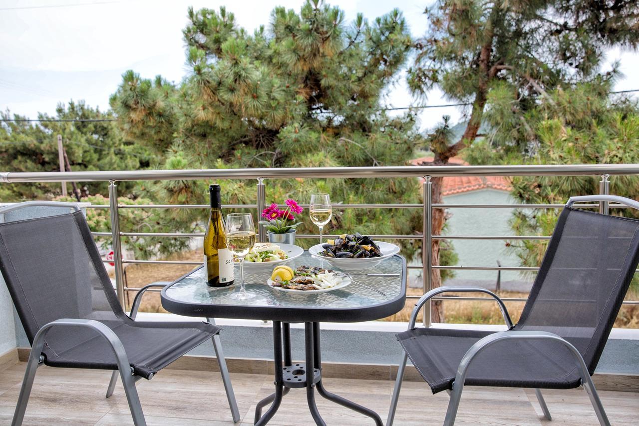 Isalos Suites Néa Péramos 외부 사진