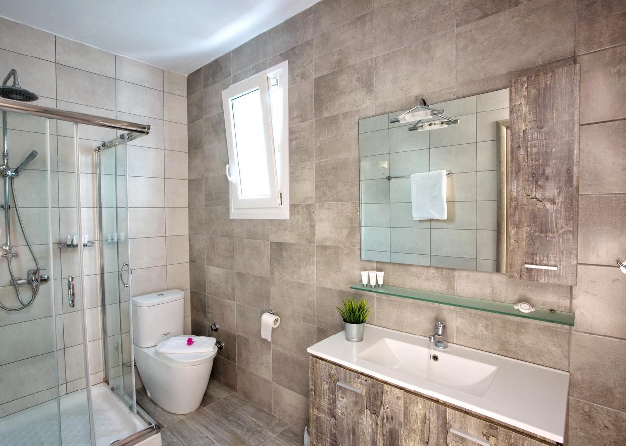 Isalos Suites Néa Péramos 외부 사진