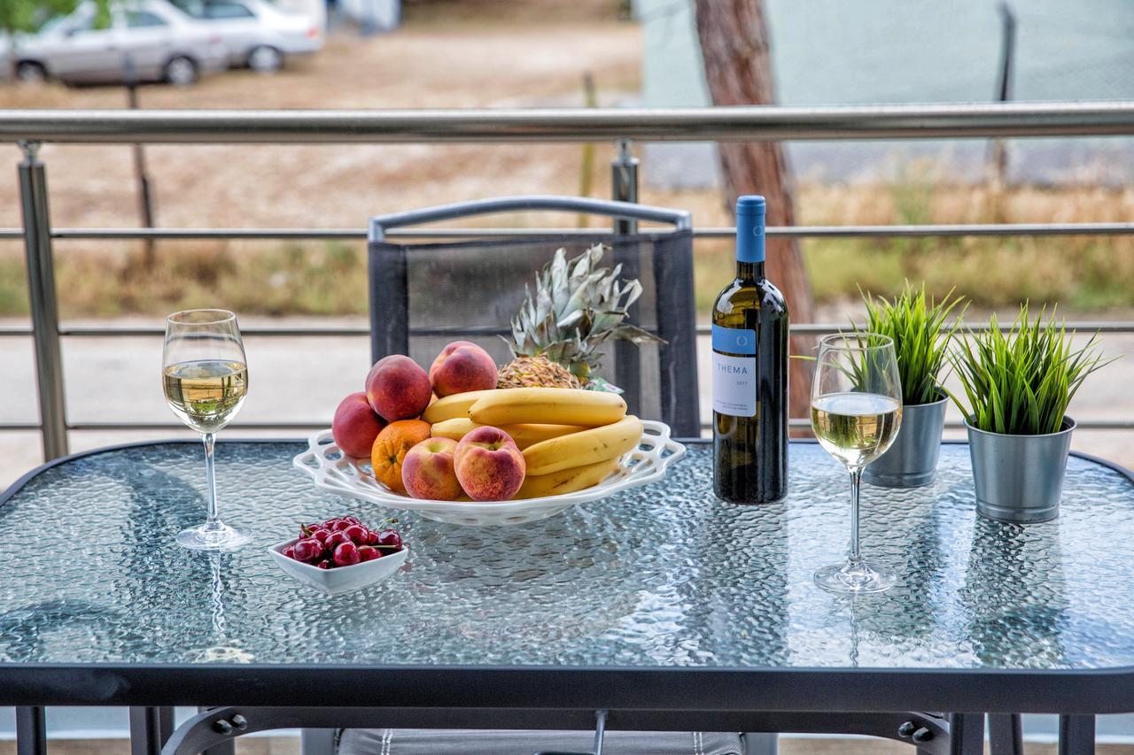 Isalos Suites Néa Péramos 외부 사진