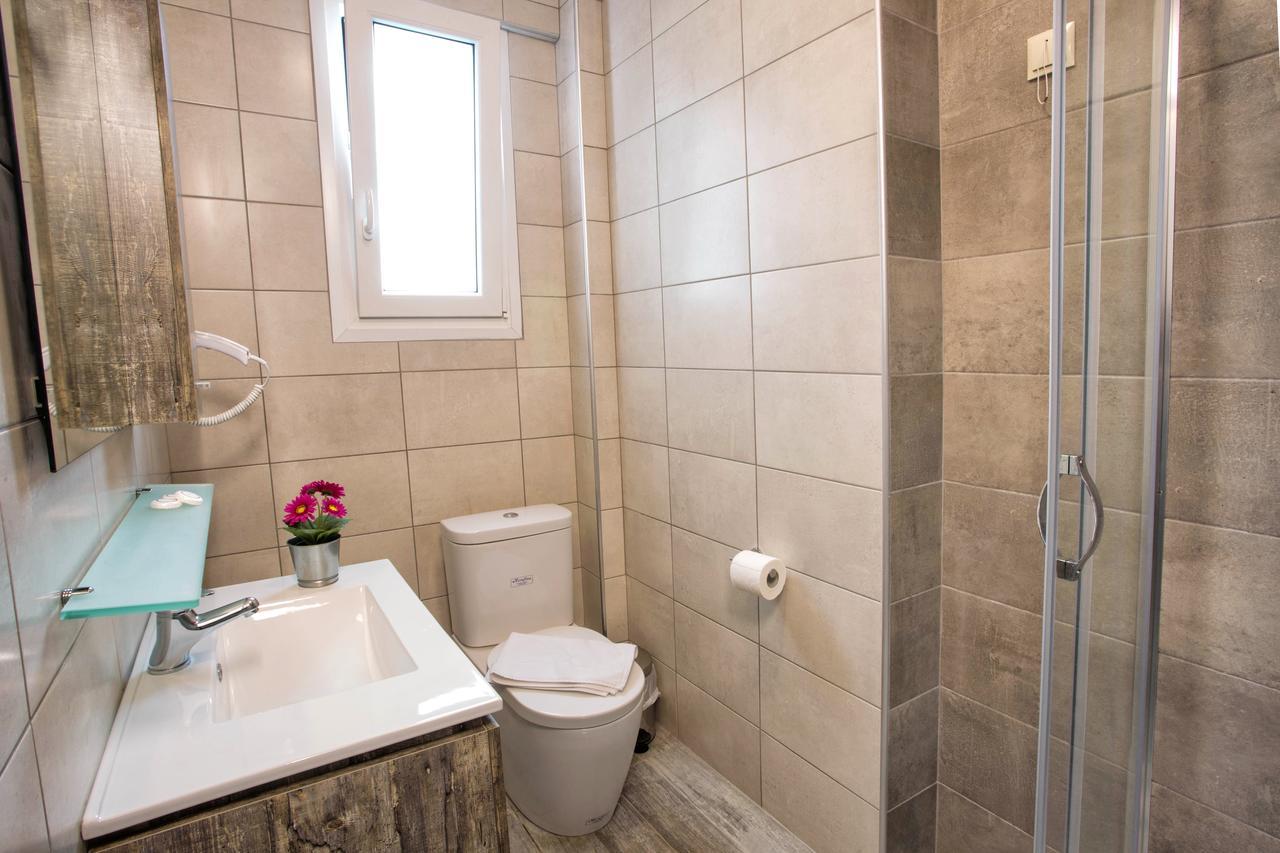 Isalos Suites Néa Péramos 외부 사진