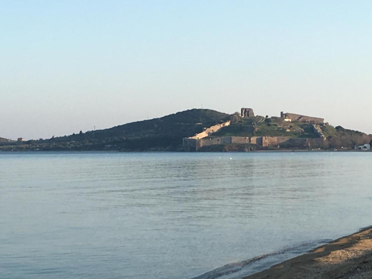 Isalos Suites Néa Péramos 외부 사진