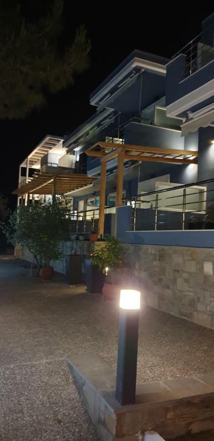 Isalos Suites Néa Péramos 외부 사진