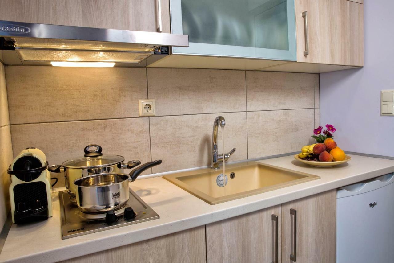 Isalos Suites Néa Péramos 외부 사진