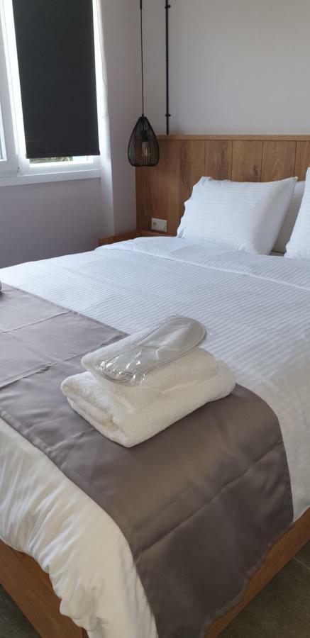 Isalos Suites Néa Péramos 외부 사진